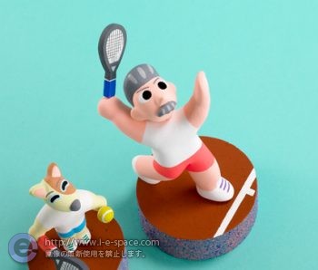 サーブを打ち込む